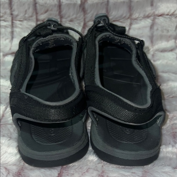Croft &‎ Barrow Black Women’s Closed-Toe Sandals for Active Wear - Picture 7 of 16